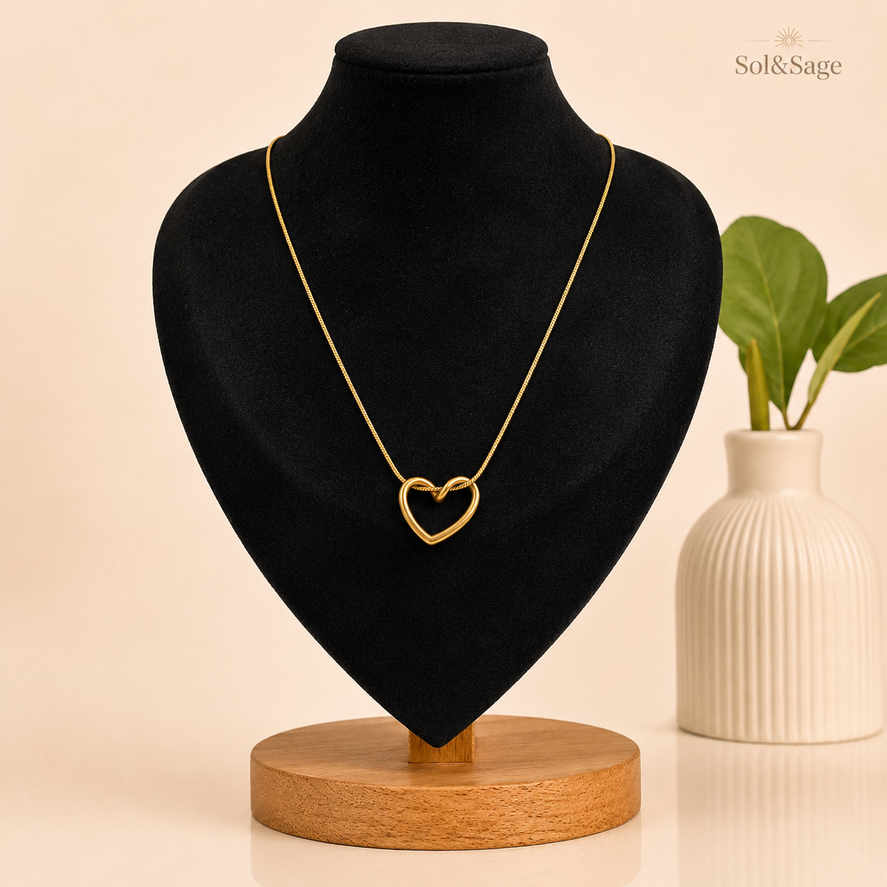Minimalist Heart Pendant Necklace - Sol&Sage