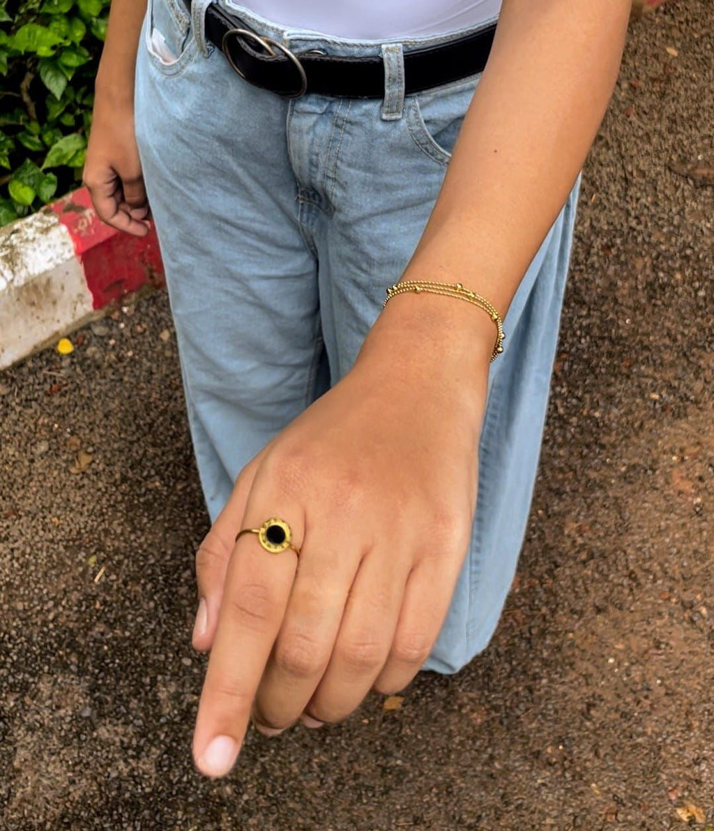 Black Round Adjustable Ring
