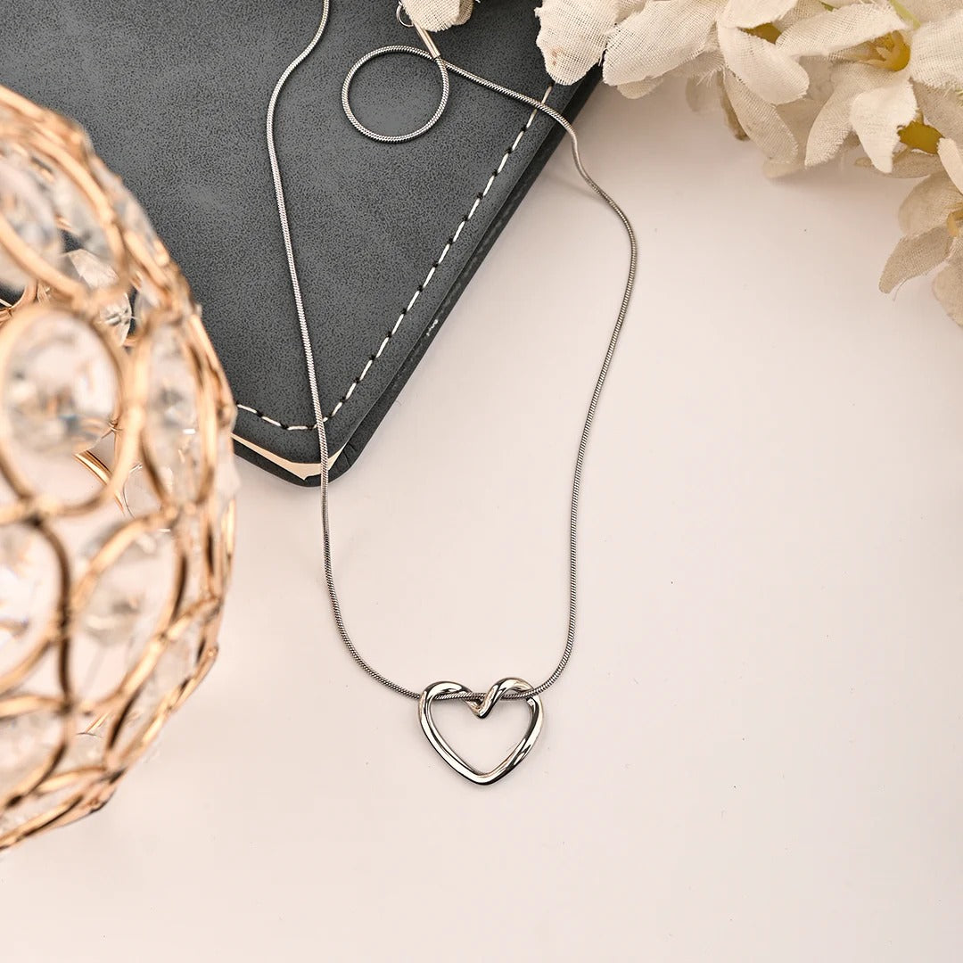 Minimalist Heart Pendant Necklace