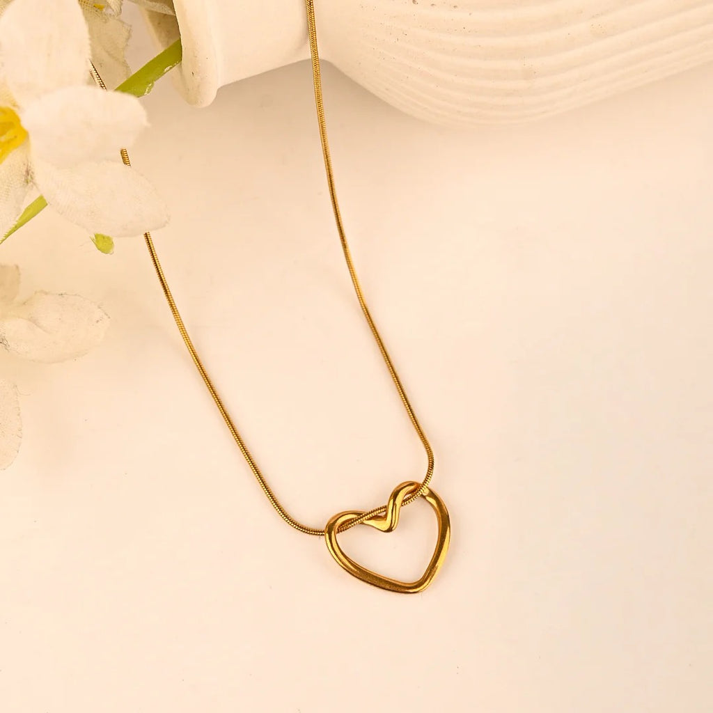 Minimalist Heart Pendant Necklace